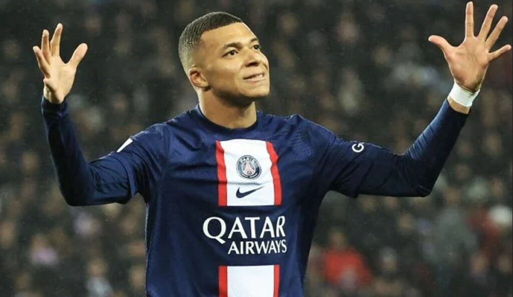 Combien mesure Kylian Mbappé